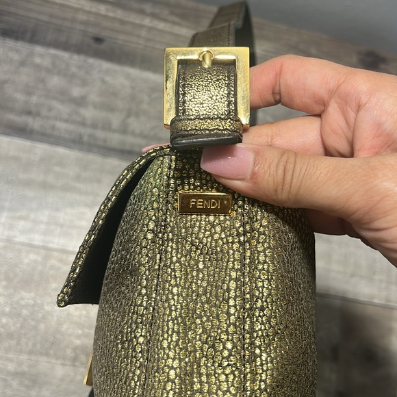 FENDI Rare Gold Baguette. Limited Edition. - Picture 7 of 13